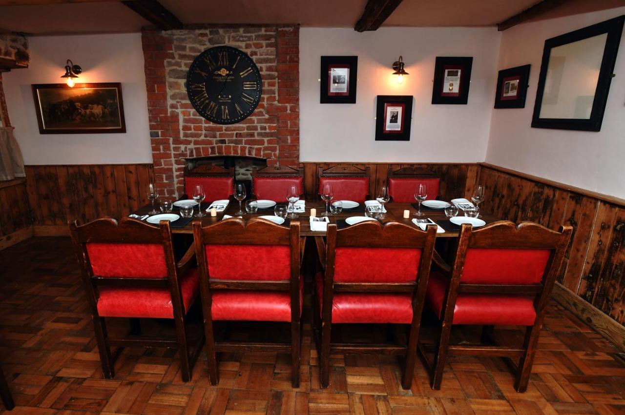 Alfred Russel Wallace Restaurant With Rooms อัสค์ ภายนอก รูปภาพ
